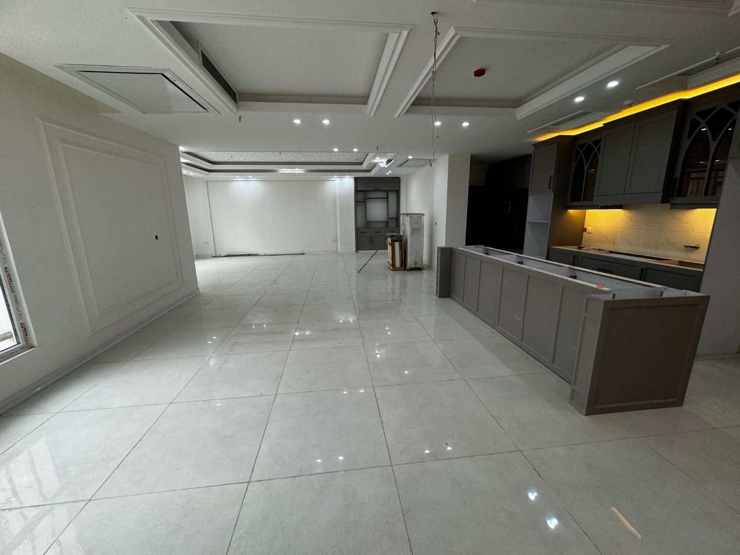 مرکز شهر ۱۶۵متر تکواحدی ۳خواب نوساز|فروش آپارتمان|ورامین, ورامین|دیوار