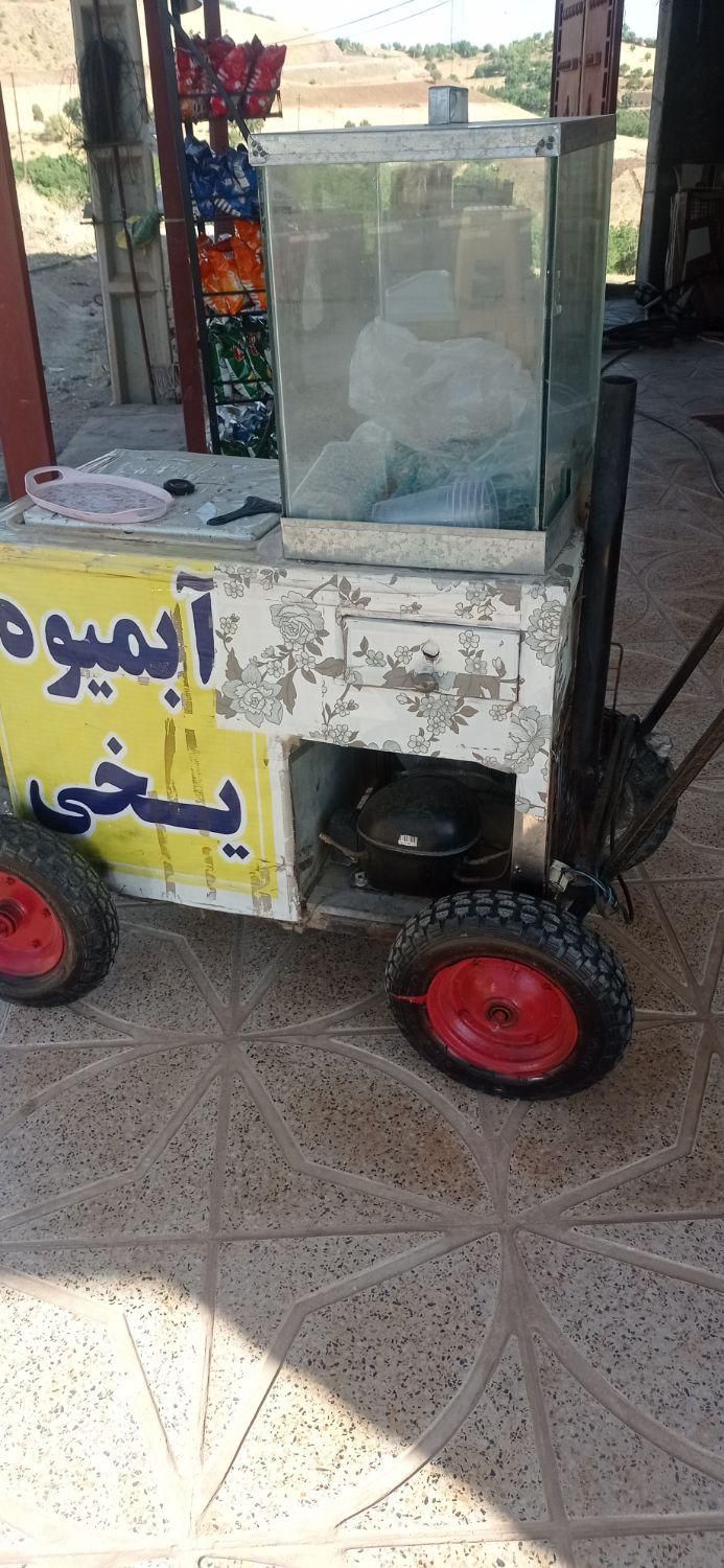 فروش دستگاه یخ در بهشت چرخدار  باجای شیشه آب انجیر|فروشگاه و مغازه|کرمانشاه, |دیوار