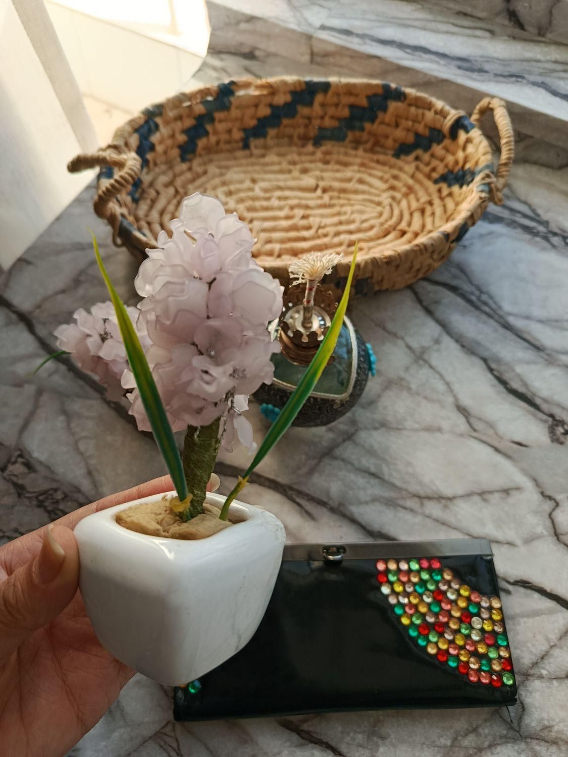 چراغ گردسوز و سبد حصیری شمعدون گلدان چینی دکوری|صنایع دستی و سایر لوازم تزئینی|مشهد, عامل|دیوار