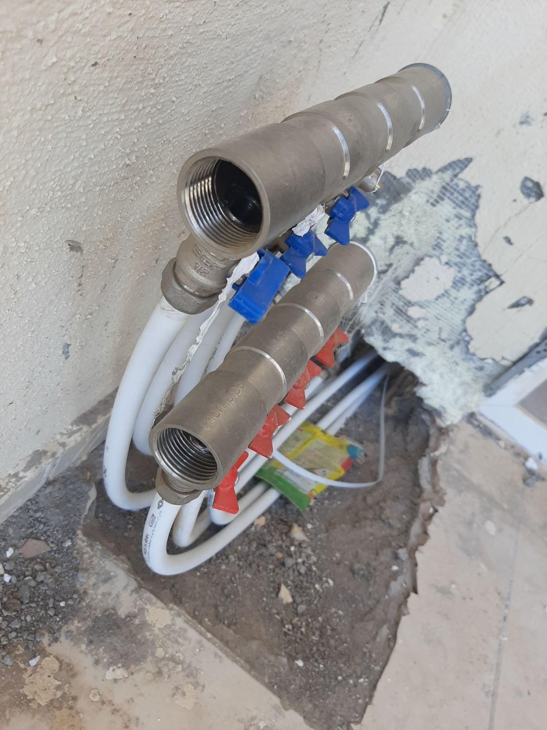 لوله کشی،تاسیسات،آب وفاضلاب،ترکیدگی،رفع نم ورطوبت|خدمات پیشه و مهارت|پرند, فاز ۶|دیوار