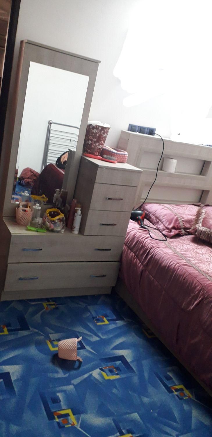 تخت خواب دونفره درحد نو|تخت و سرویس خواب|قم, نیروگاه|دیوار