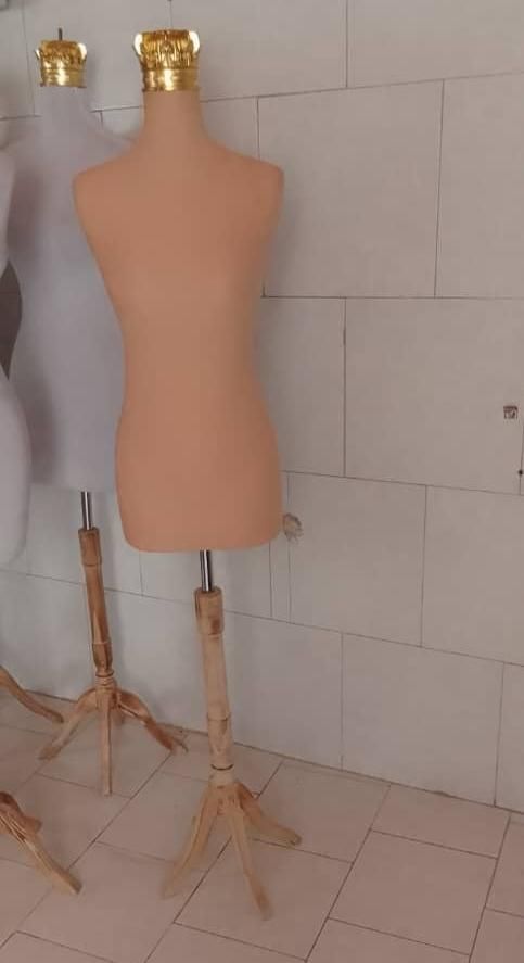 مانکن ساده و سوزن خور و اتو خور ، نو|فروشگاه و مغازه|کرج, اصفهانی‌ها|دیوار