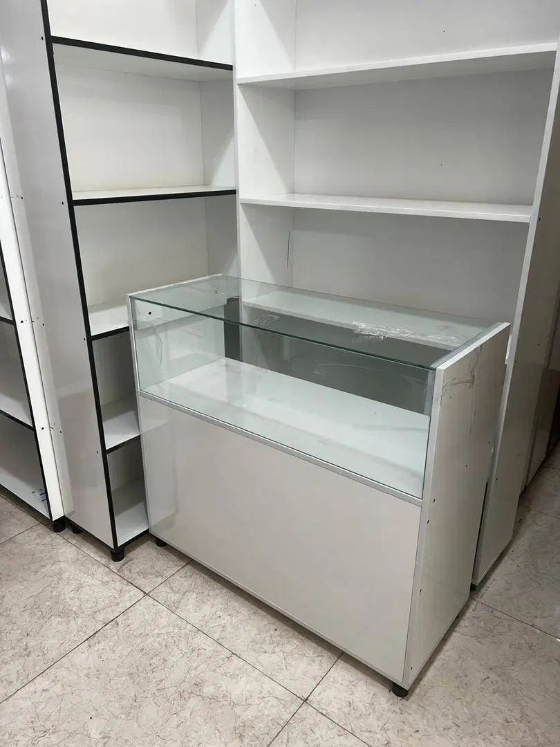 ویترین شیشه ای و قفس چوبی دست دوم (یکجا)(درحدنو)|بوفه، ویترین، کنسول|کرج, فاز ۳ گوهردشت|دیوار