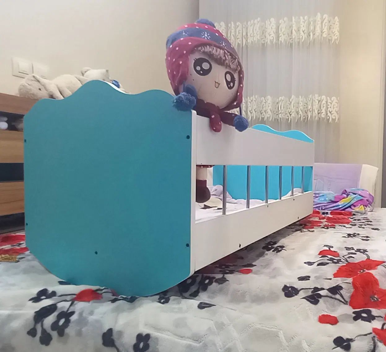 گهواره چوبی کنار تخت مادر|تخت و صندلی بچه|تهران, شهرک محلاتی|دیوار