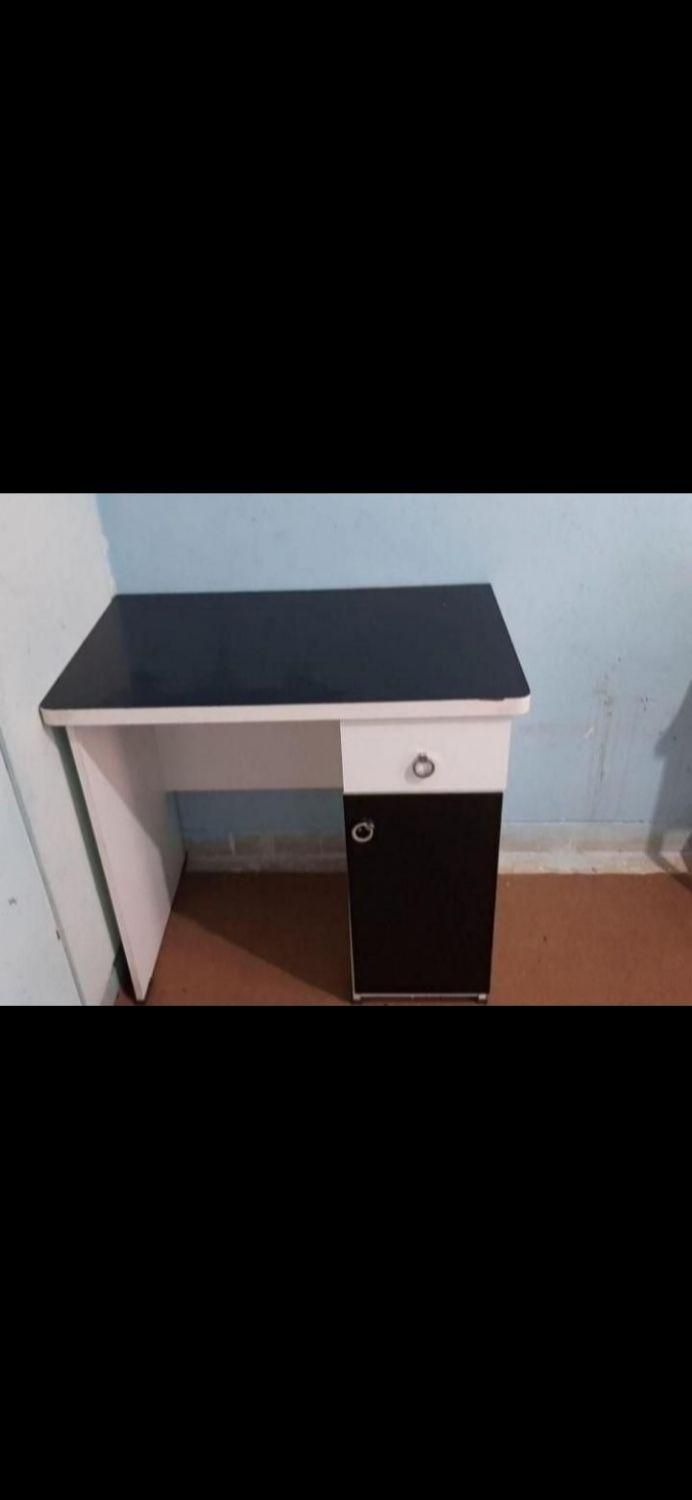 میز|میز تحریر و کامپیوتر|شاهین‌شهر, شهرک هشت بهشت|دیوار