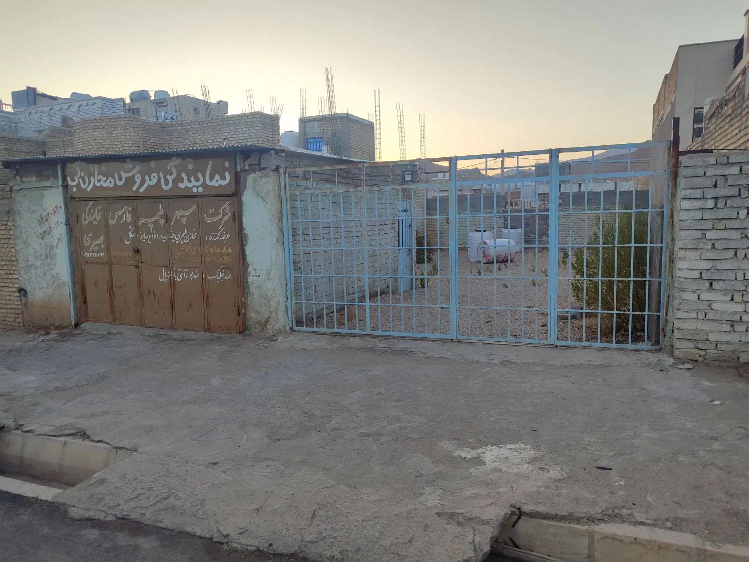 اجاره مغازه و کارگاه کنارش به متراژ 300متر|اجارهٔ مغازه و غرفه|داراب, |دیوار