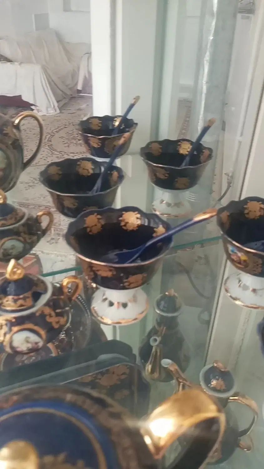 فروش تعدادی ظروف چینی سرمه ای|ظروف سرو و پذیرایی|اصفهان, باغ فدک|دیوار