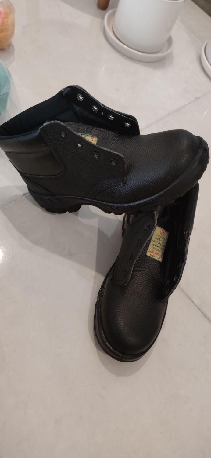 کفش کار ایمنی سایز ۴۲ نو|کیف، کفش، کمربند|کردکوی, |دیوار