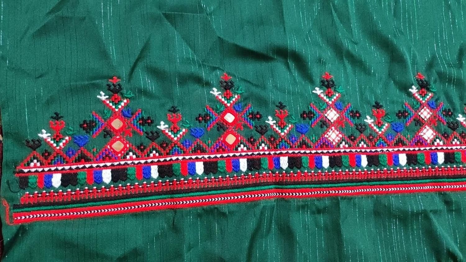 لباس سبزو چرخی|لباس|چابهار, |دیوار