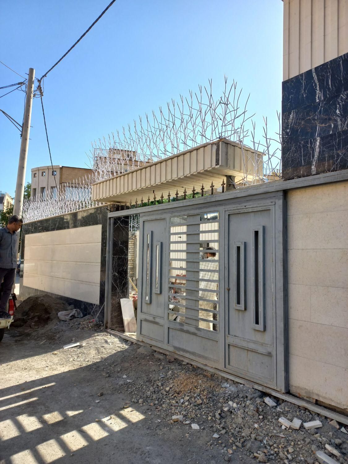 ساخت و نصب انواع نرده و جان پناه و آلاچیق و سردری|خدمات پیشه و مهارت|اصفهان, ستار|دیوار