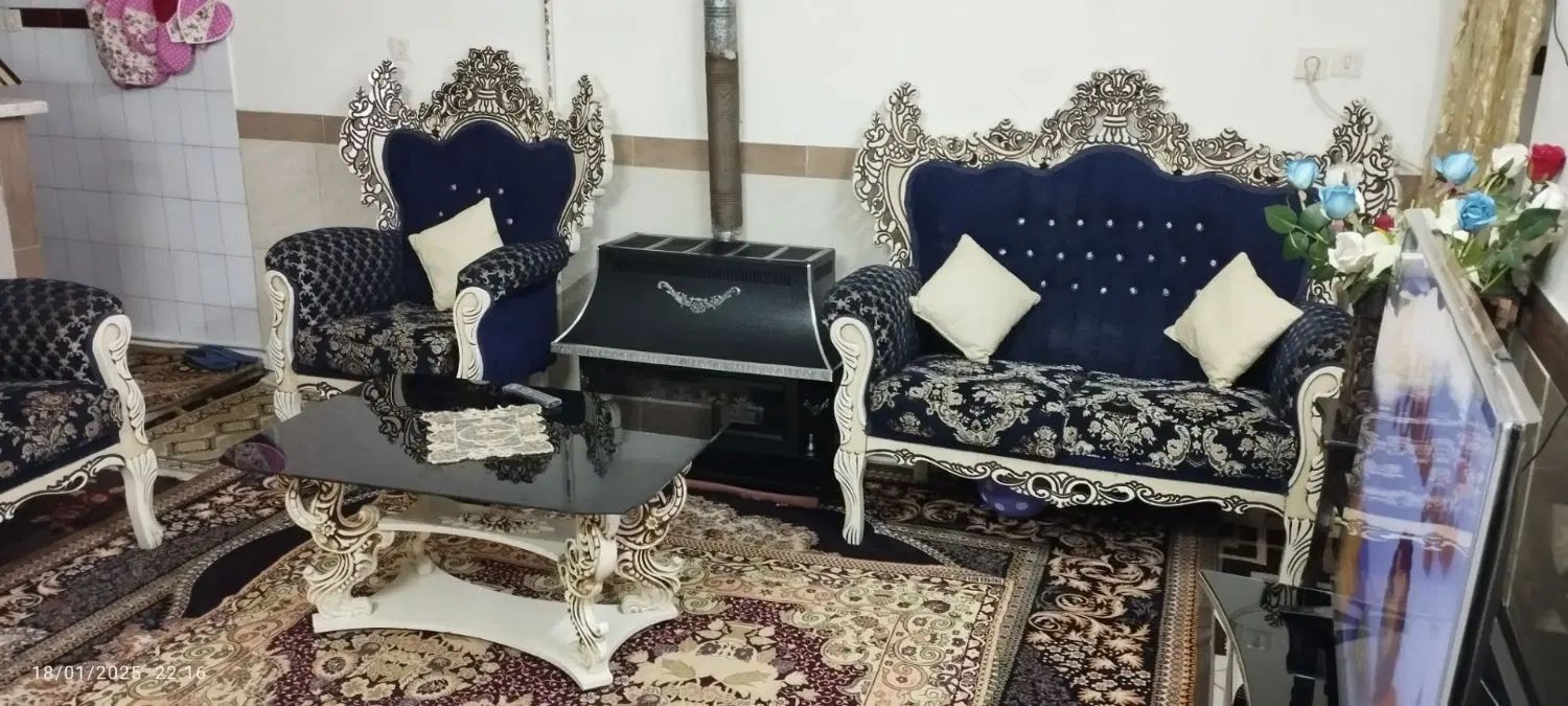 مبلمان سلطنتی۷نفره همراه سه عددمیزعسلی سالم وتمیز|مبلمان خانگی و میز عسلی|شهریار, شهرک بهاران (ویره)|دیوار