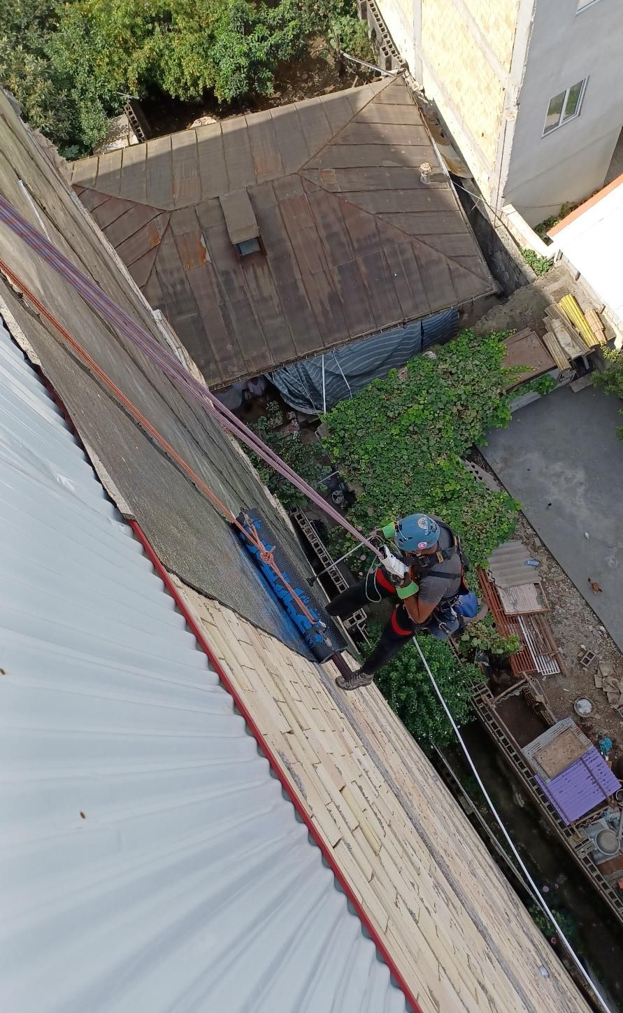 کار در ارتفاع و نصب ایزوگام بدون جرثقیل و داربست|خدمات پیشه و مهارت|رشت, ساغری سازان|دیوار