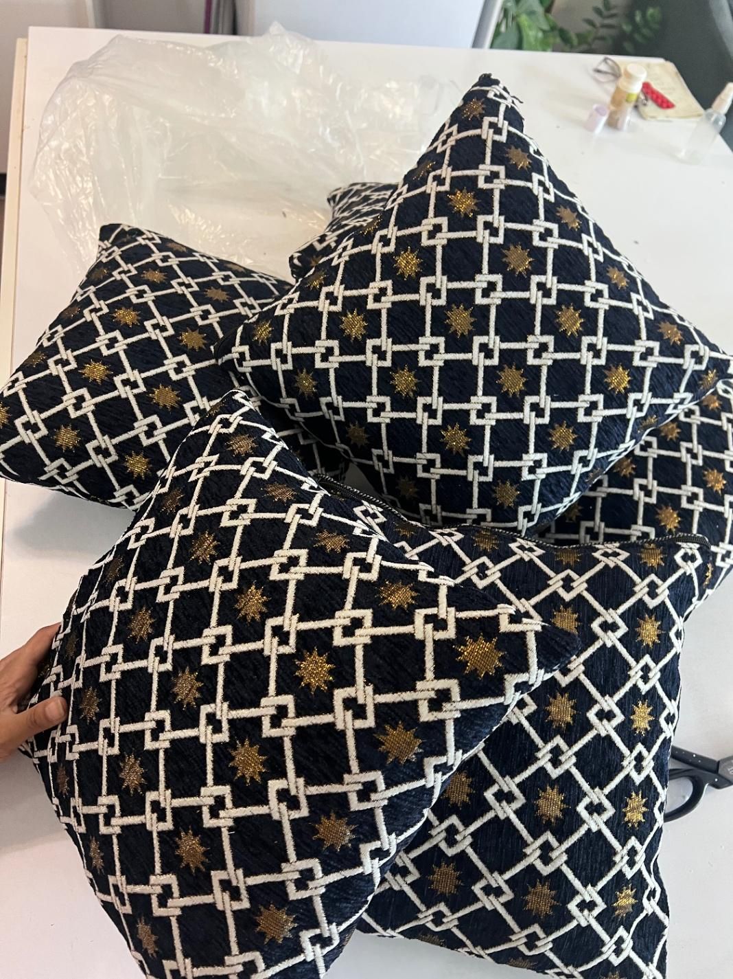 انواع کاور کوسن و کوسن پر شده موجود است|مبلمان خانگی و میز عسلی|کرمان, |دیوار