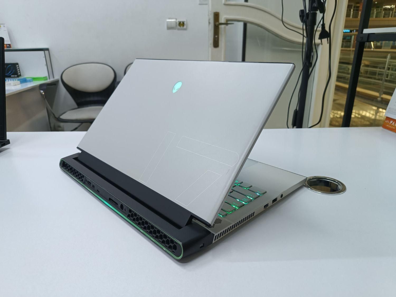 Alienware M17 R2 با گرافیک اینتل|رایانه همراه|تهران, میدان ولیعصر|دیوار