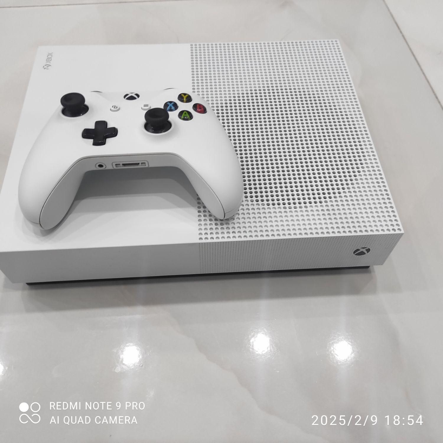Xbox one s 1t|کنسول، بازی ویدئویی و آنلاین|شیراز, وصال|دیوار