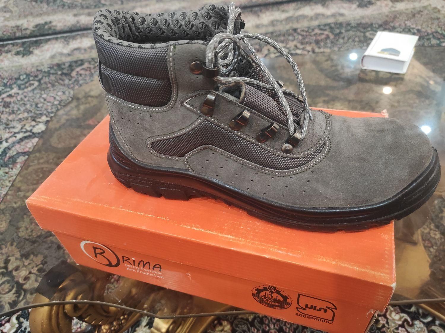 کفش ایمنی|کیف، کفش، کمربند|بیرجند, |دیوار