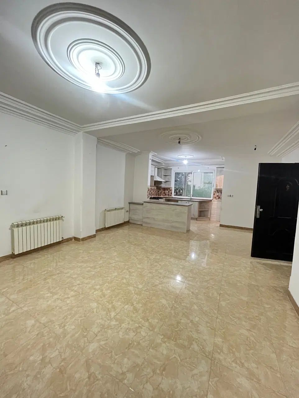 تک واحدی/گاز/شهرک کامرانیه/پارکینگ اختصاصی/سند دار|فروش آپارتمان|رشت, کوی غلام نیا|دیوار