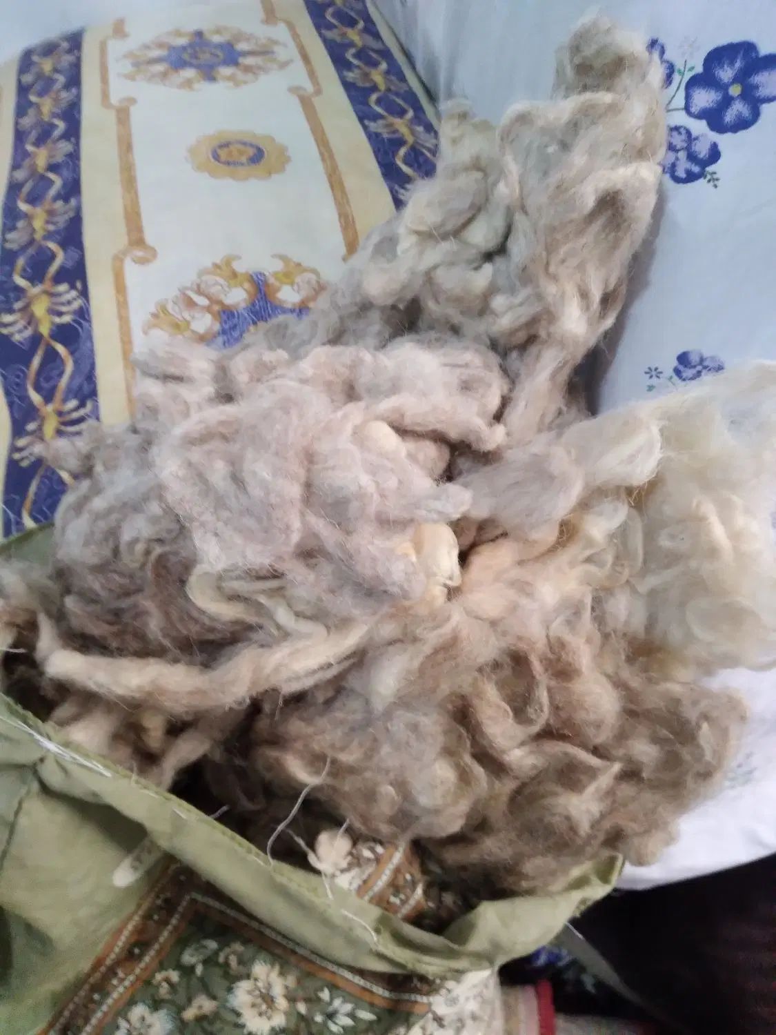 پشم‌‌بهاره‌گوسفندوتشک‌ولحاف‌پشمی‌وبالش|رختخواب، بالش، پتو|مشهد, نوید|دیوار