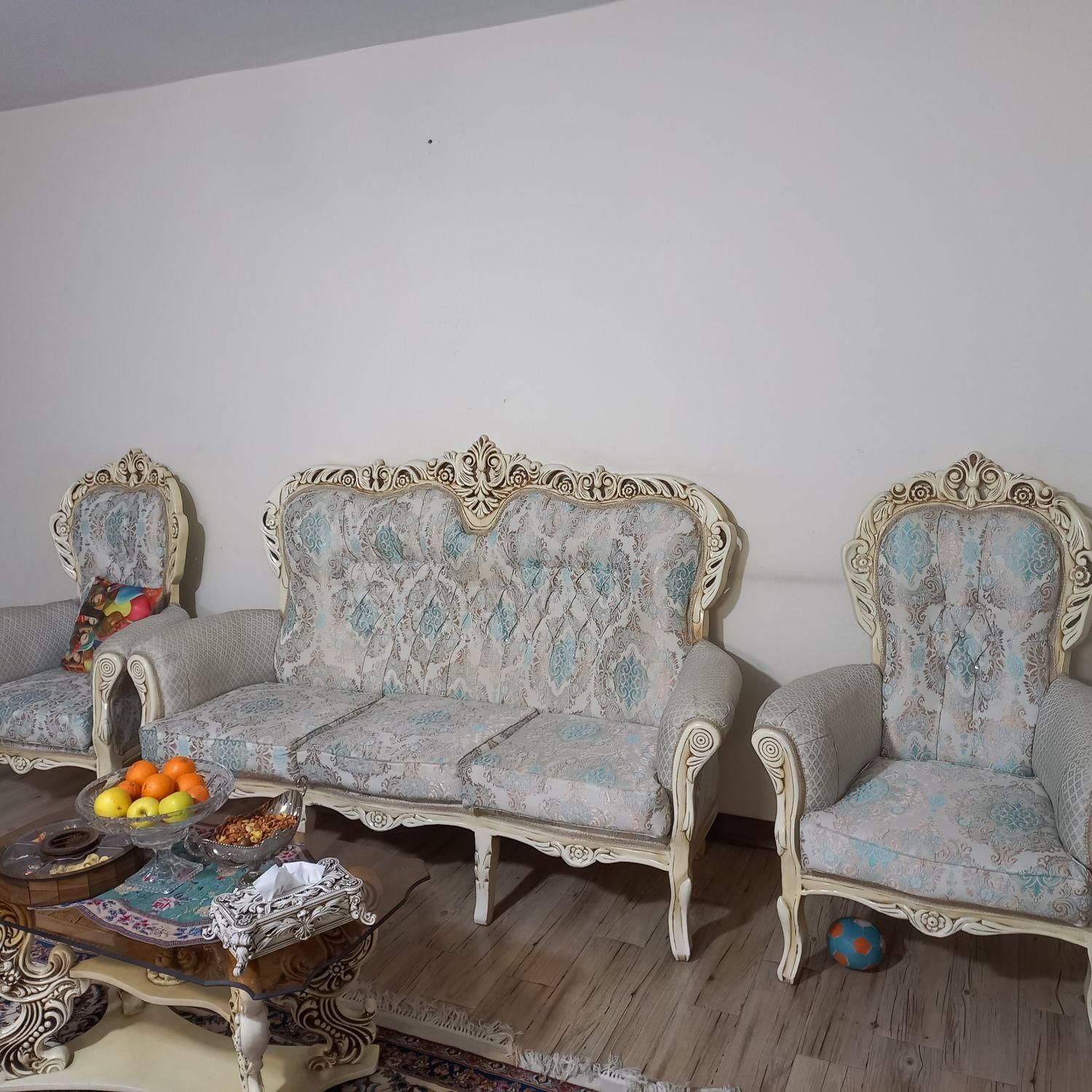 مبل استیل ۹ نفره به همراه بوفه و میز عسلی ها|مبلمان خانگی و میز عسلی|تهران, شهرک آپادانا|دیوار