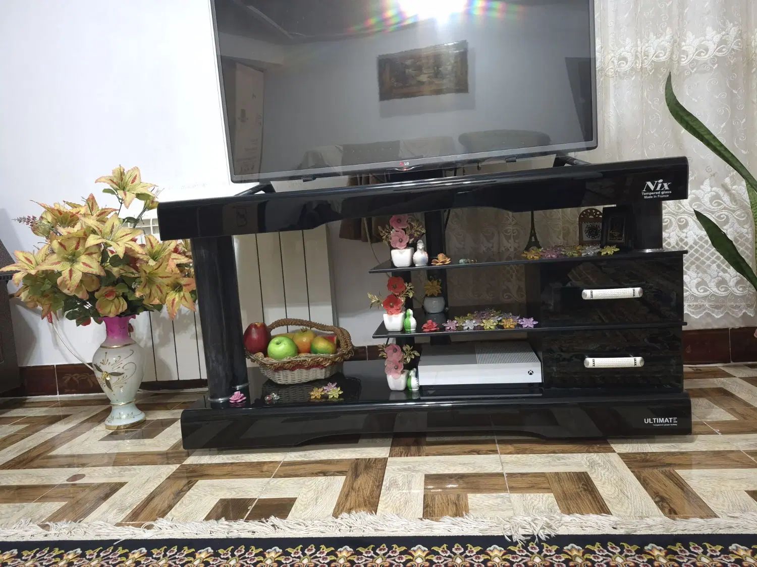 تلوزیون ال ای دی ۴۲ اینچ LG به همراه میز تلوزیون|تلویزیون و پروژکتور|رودسر, |دیوار