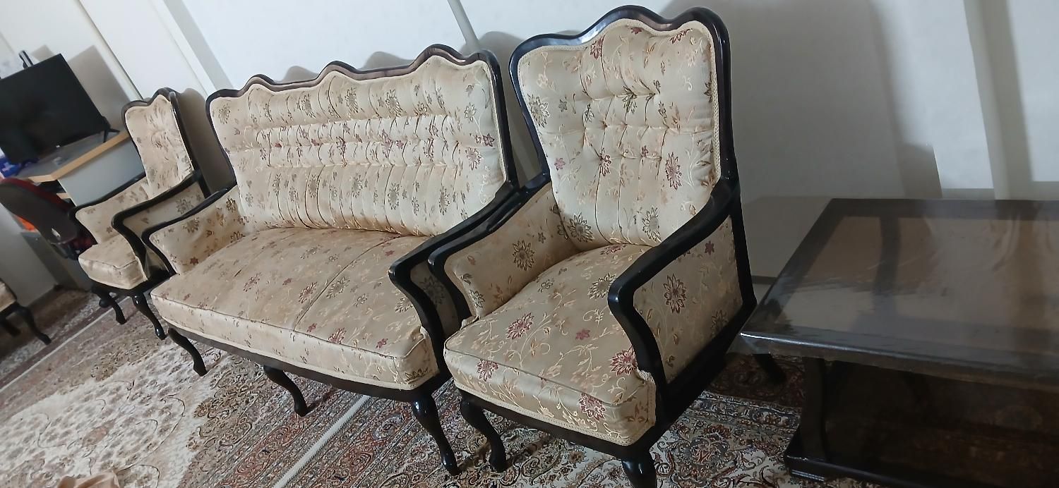 مبل ۷نفره همراه با روکش صندلی و عسلی در حد نو|مبلمان خانگی و میز عسلی|تهران, دردشت|دیوار