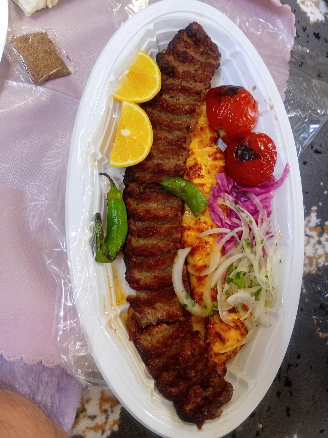 کمک آشپز برای پختن کباب جوجه پای فر بسته بندی غذا|استخدام خدمات فروشگاه و رستوران|پاکدشت, |دیوار