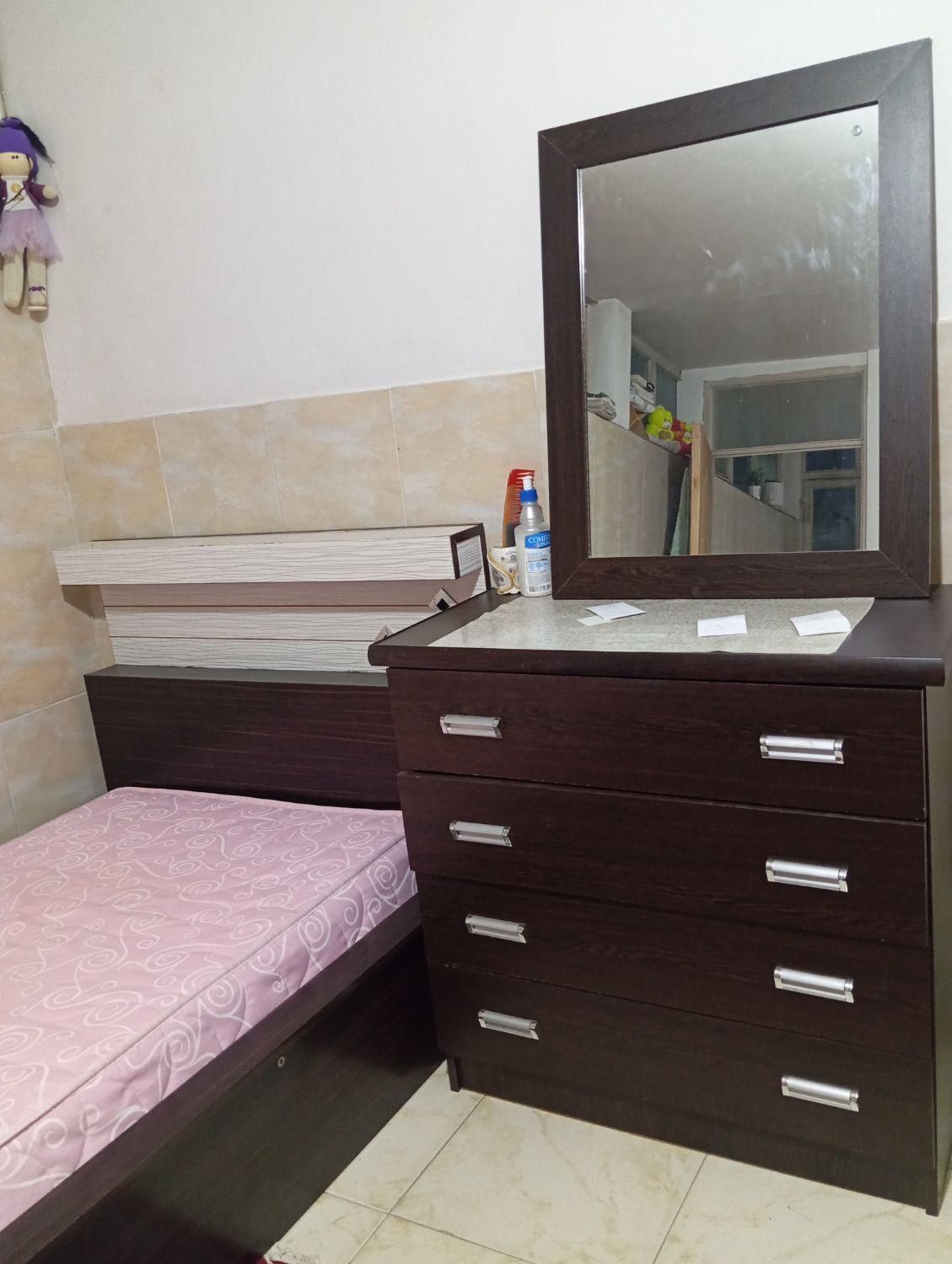 بخاطر جاگرفتگی|تخت و سرویس خواب|بهار, |دیوار