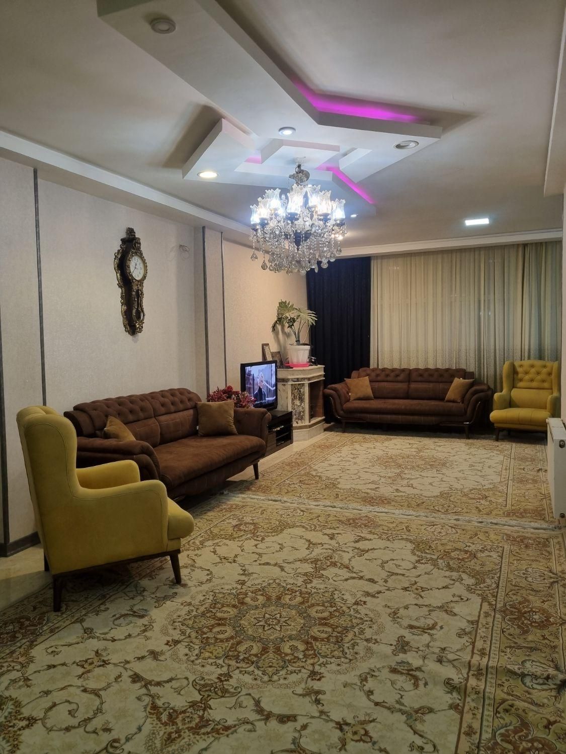 اجاره ویلا مشرف به جنگل و رودخانه|اجارهٔ کوتاهمدت ویلا و باغ|شهرکرد, |دیوار