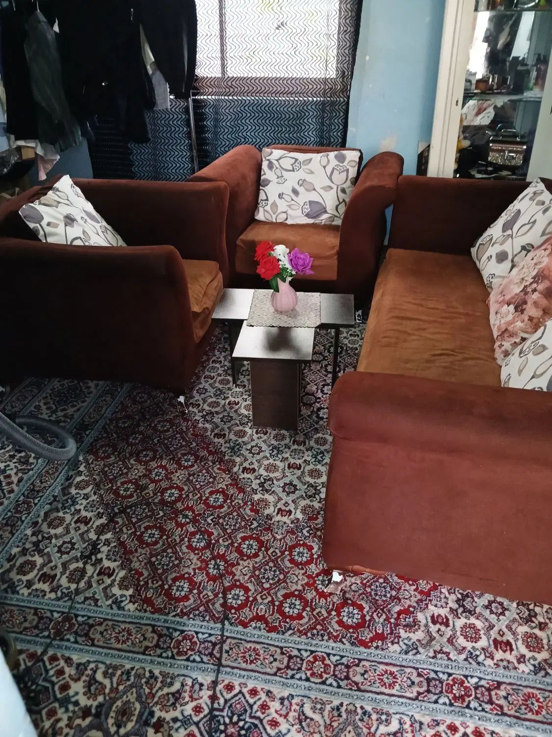 مبلمان و میز عسلی|مبلمان خانگی و میز عسلی|رشت, پستک|دیوار