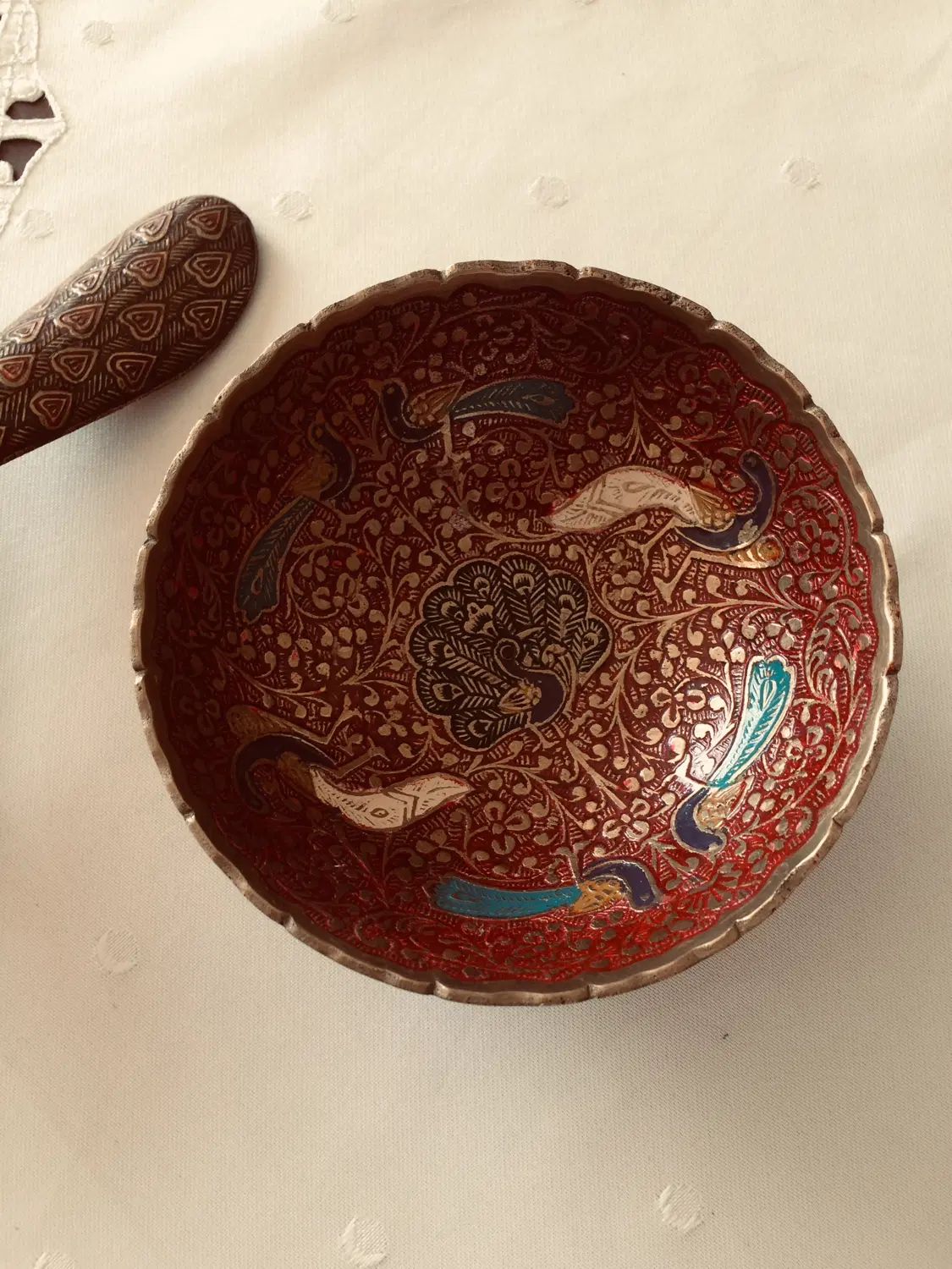 یک عدد مجسمه طاووس و دو عدد کاسه جنس برنج(هندی)|کلکسیون اشیاء عتیقه|اصفهان, آبشار|دیوار