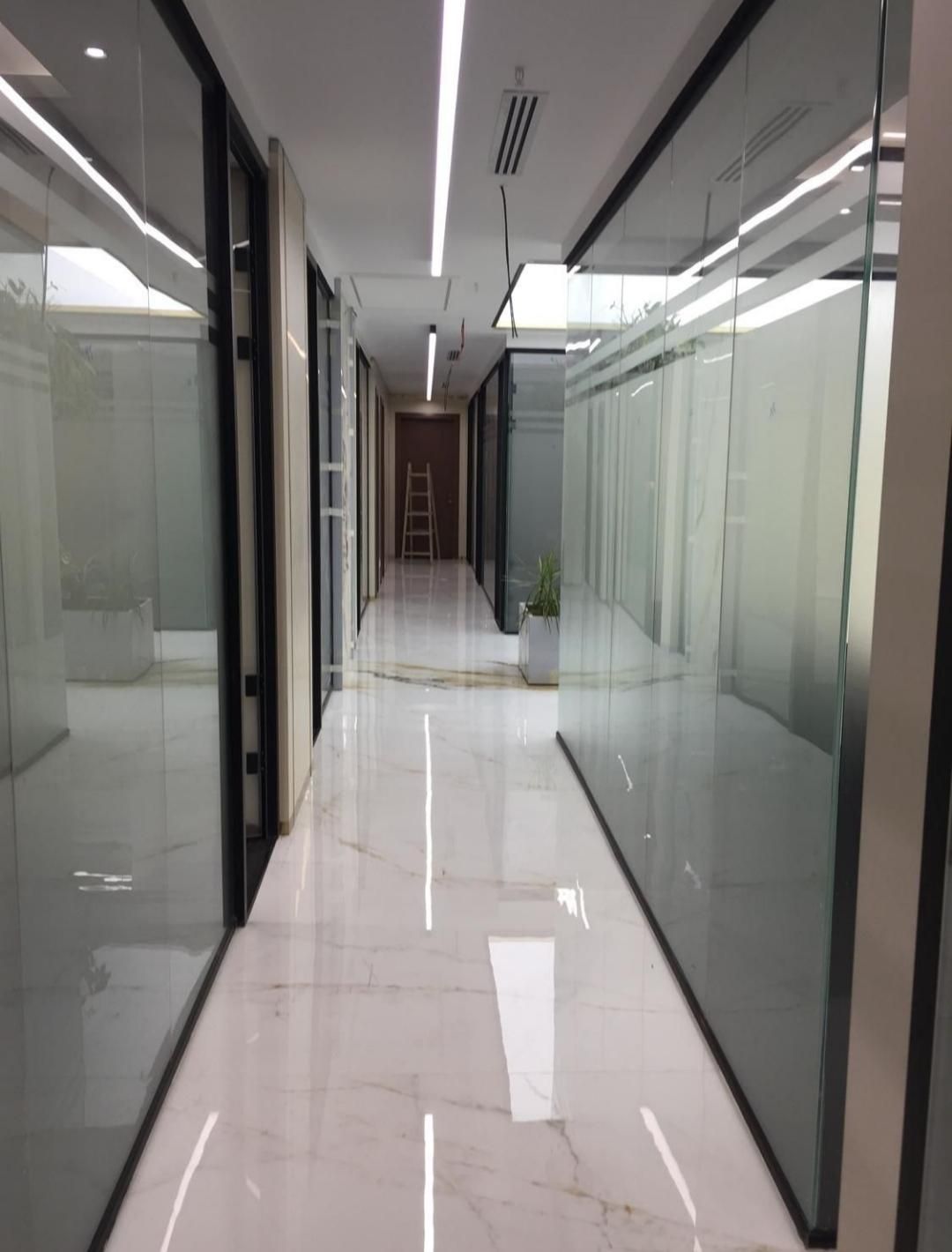 نصب برچسب کابینت مات کن و دودی شیشه|خدمات پیشه و مهارت|همدان, |دیوار