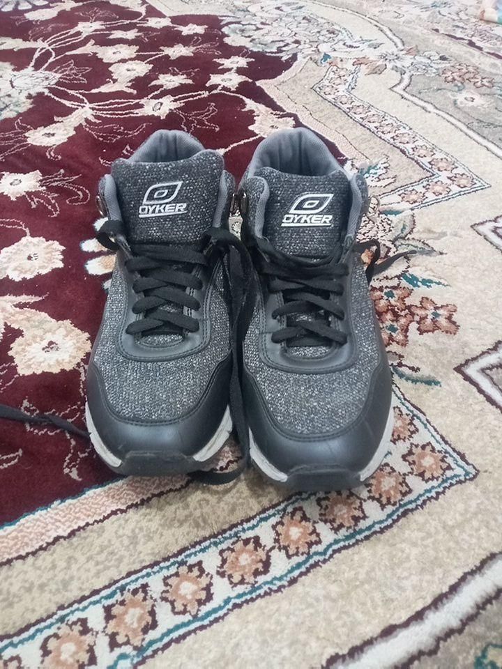 کفش|کیف، کفش، کمربند|مسجد سلیمان, |دیوار