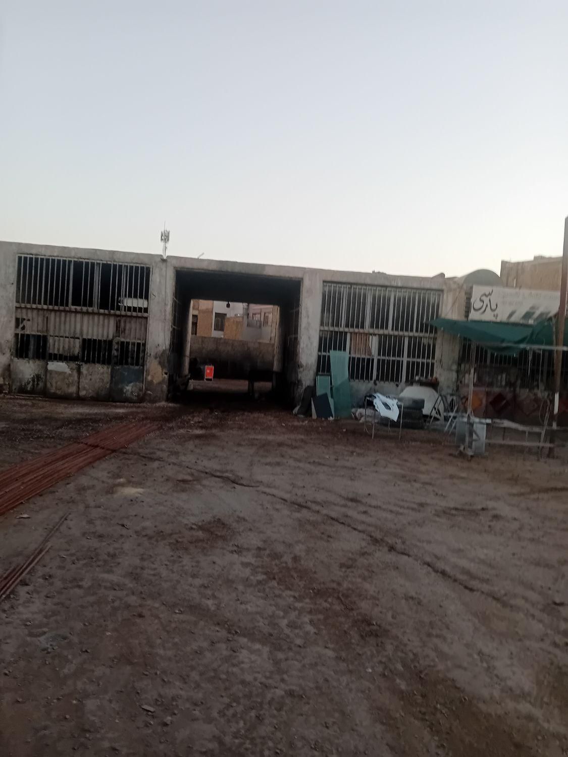 گاراژ ۱۱۰۰ متر... مناسب مجتمع فنی|اجارهٔ دفتر صنعتی، کشاورزی، تجاری|یزد, |دیوار
