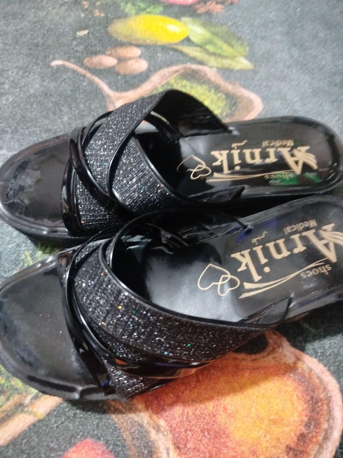 دمپایی|کیف، کفش، کمربند|زاهدان, |دیوار