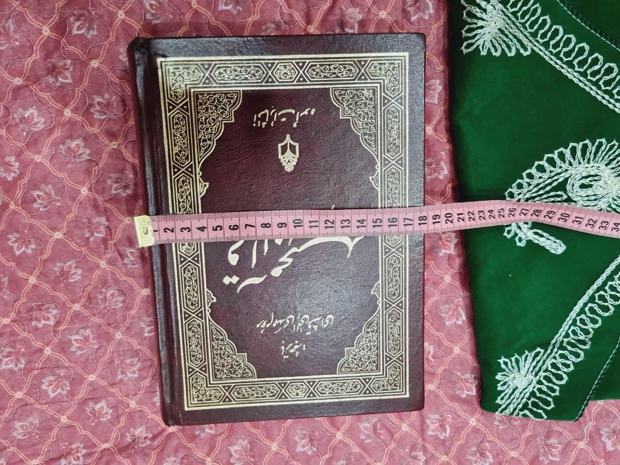 قرآن مجید و رحل و جلد مخملی|کتاب و مجله مذهبی|کرج, باغستان|دیوار