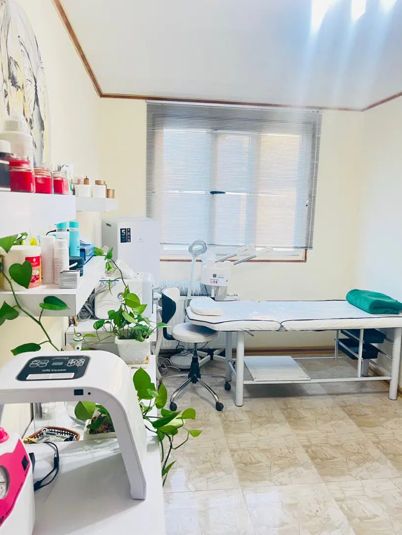 اجاره اتاق کاشت مژه ارایش دایم ماساژیااسکالپ‌تراپی|اجارهٔ دفتر کار، اتاق اداری، مطب|یزد, |دیوار