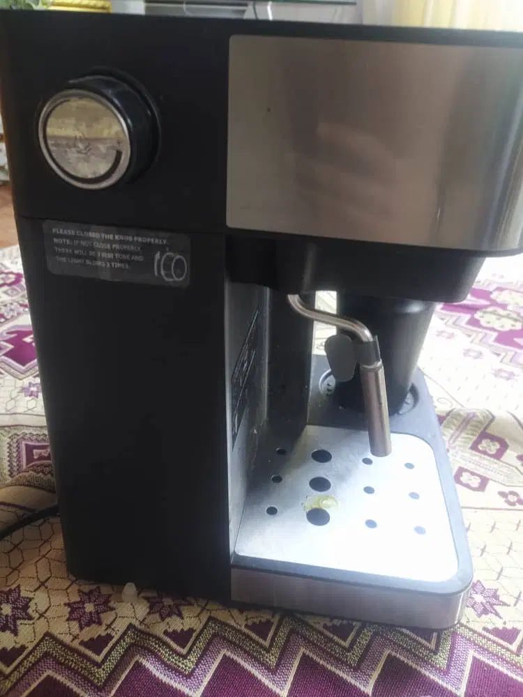 دستگاه اسپرسوساز حرفه ای ( برند فوما)کم کارکرد|قوری، کتری، قهوه‌ساز دستی|رشت, گلسار|دیوار