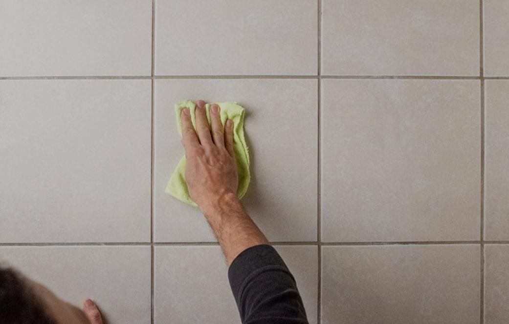 بندکشی سفید کننده کف توالت و حمام|خدمات پیشه و مهارت|رشت, یخسازی|دیوار