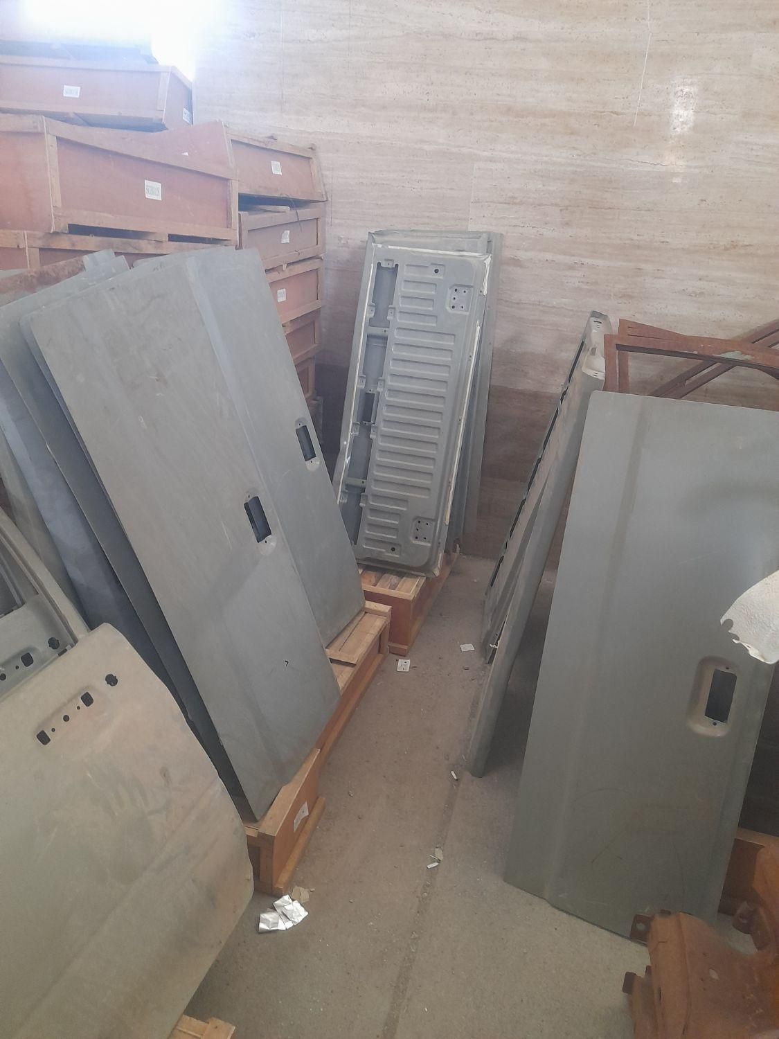 در عقب پراید وانتی آستر زده و رنگ شده|قطعات یدکی و لوازم جانبی|ساوه, |دیوار