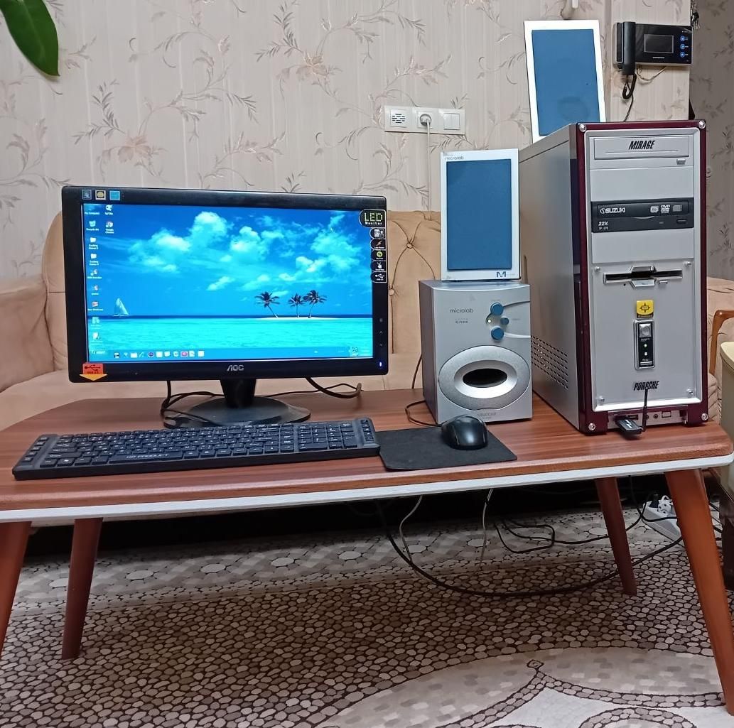 کامپیوتر با مانیتور ۱۹ اینچ در حد نو ابهر|رایانه رومیزی|ابهر, |دیوار