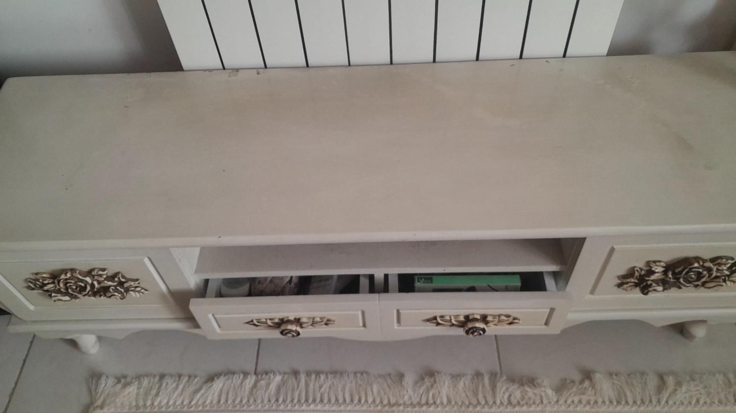 میز تیوی سفید|میز تلویزیون|رشت, پیرکلاچای|دیوار