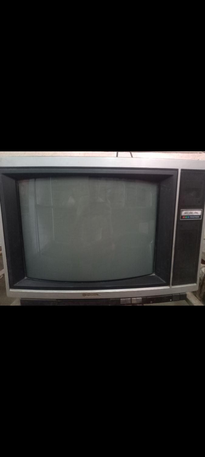 تلویزیون سونی رنگی طرح قدیم|کلکسیون اشیاء عتیقه|شیراز, ریشمک|دیوار