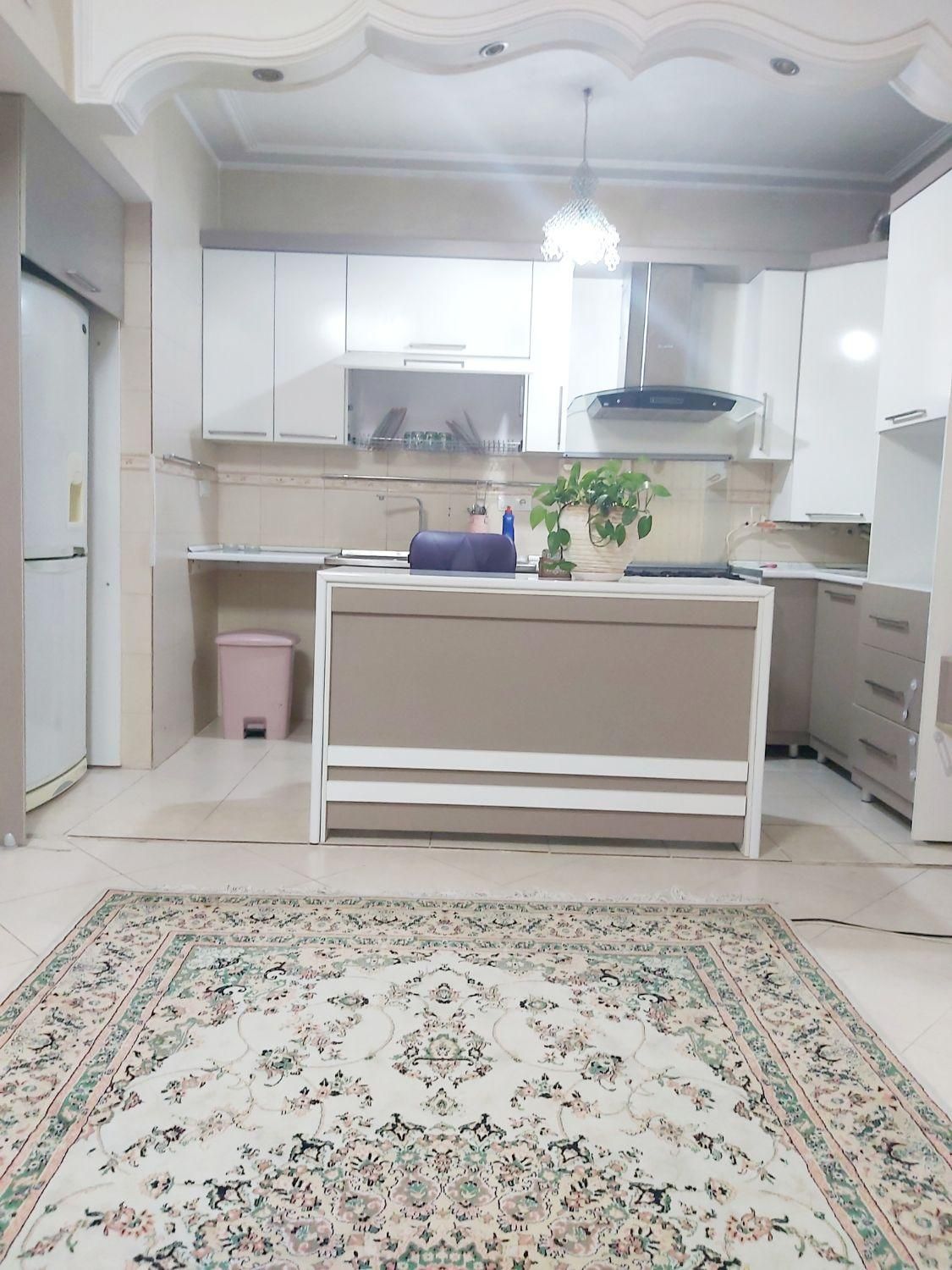 اجاره آپارتمان مبله دو خوابه شهرک فرهنگیان|اجارهٔ کوتاه‌مدت آپارتمان و سوئیت|شیراز, شهرک فرهنگیان|دیوار