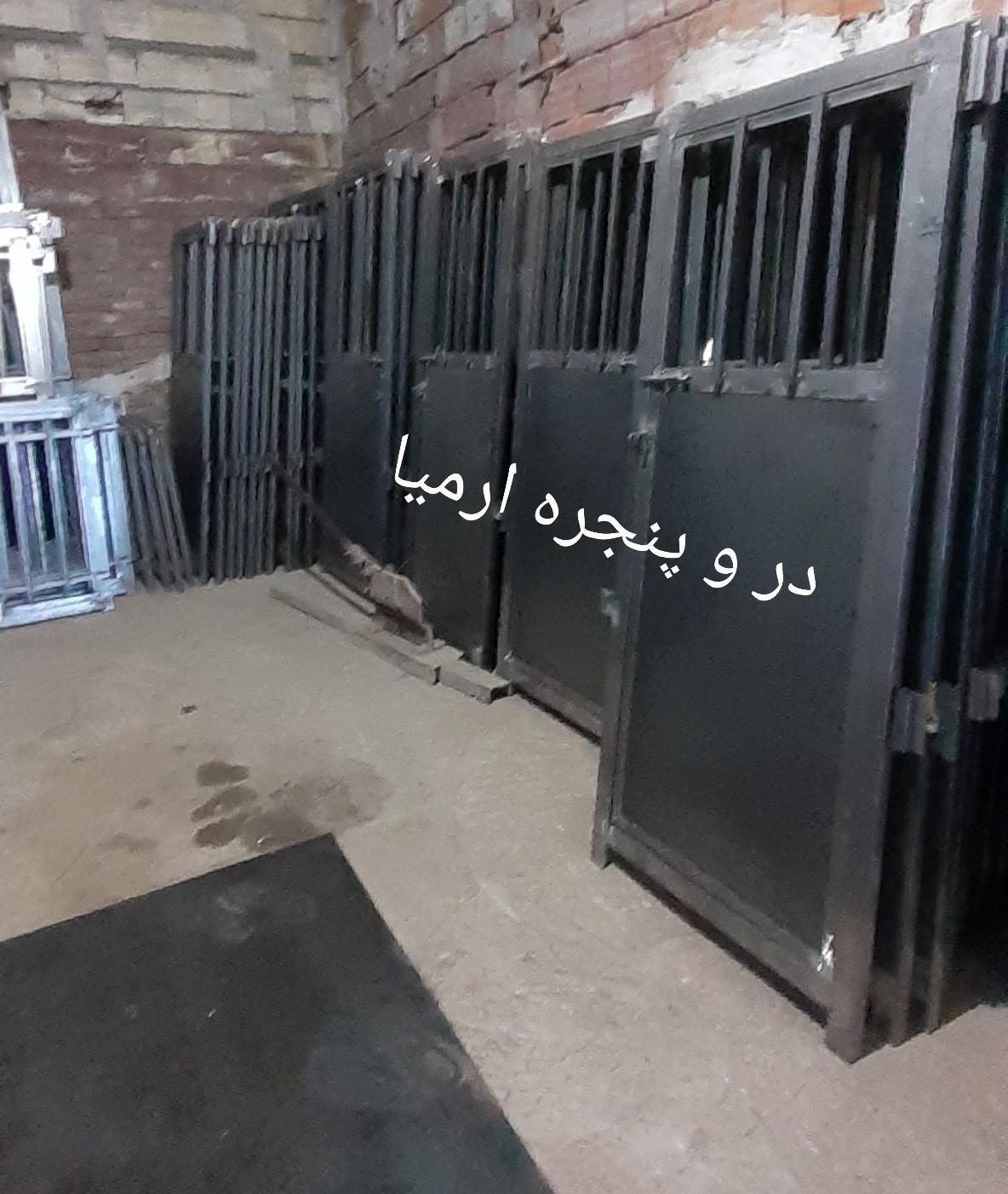 درب و پنجره فروشی ارمیا  ***********|مصالح و تجهیزات ساختمان|مریوان, |دیوار