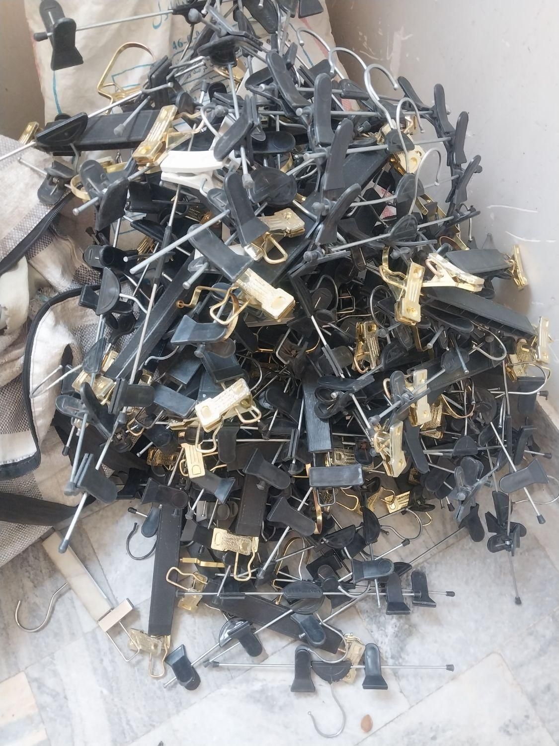 چوب لباسی گیر دار|بندرخت و رخت‌آویز|تهران, شوش|دیوار