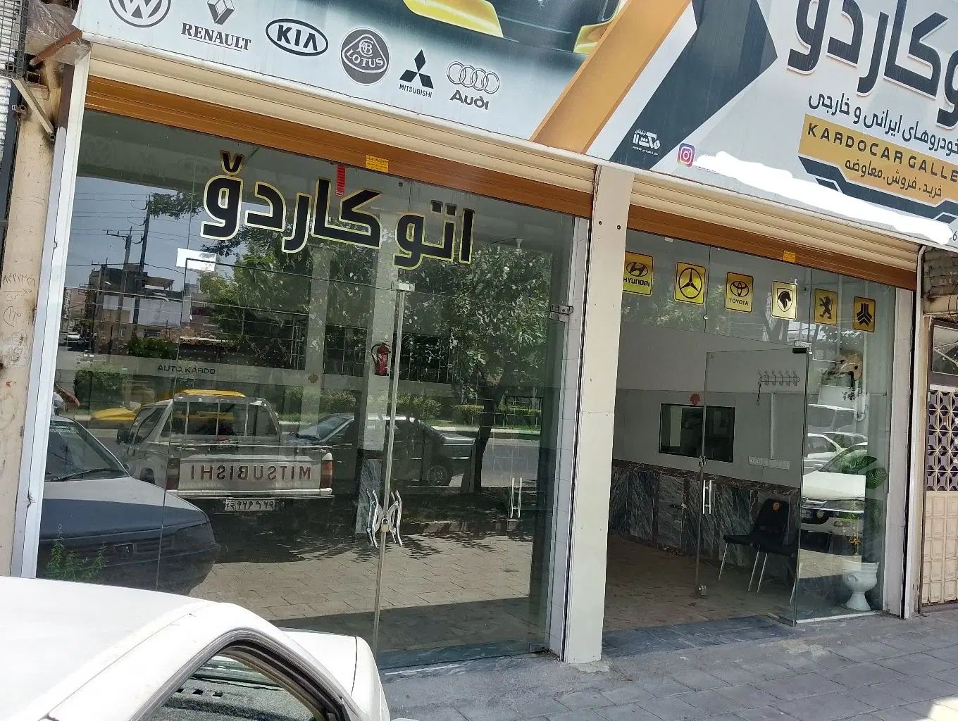 اجاره مغازه دو دهنه ۸۰متر در خیابان اصلی با وسایل|اجارهٔ مغازه و غرفه|سقز, |دیوار