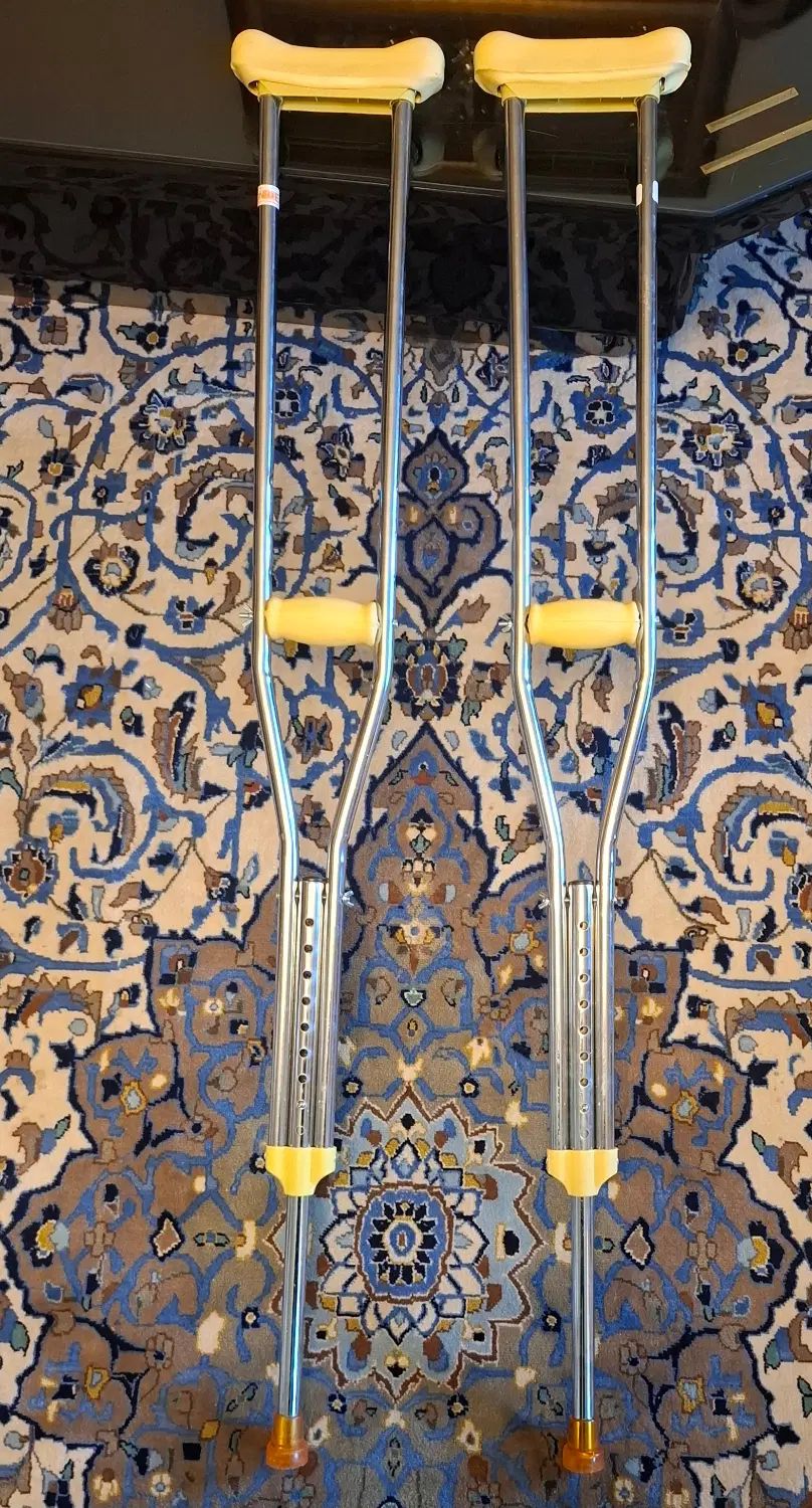 عصای زیربغل / درجه یک / بدون استفاده|پزشکی|اصفهان, باغ نگاره|دیوار