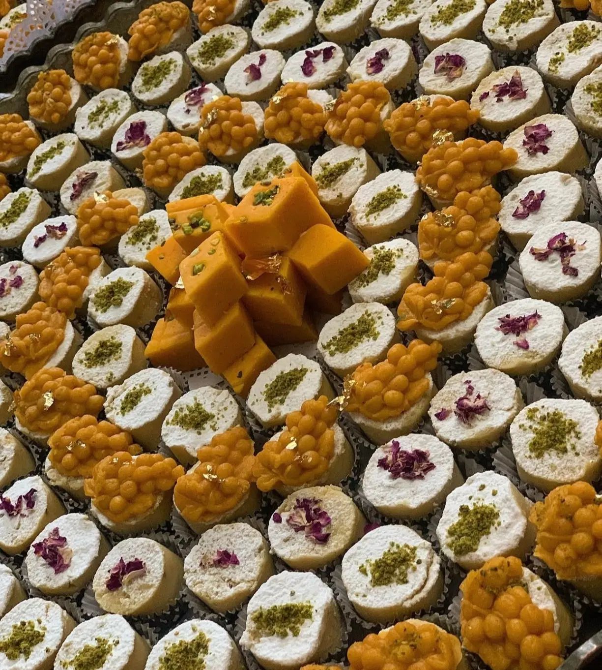سفارش انواع حلوا، خرما، دسر، شیرینی ، کاپ کیک کوکی|خدمات پذیرایی، مراسم|تبریز, |دیوار