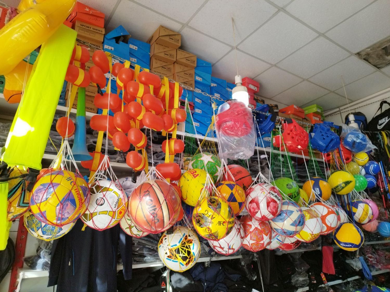 انواع توپ چمنی فوتبال سالن والیبال فوتسال ورزشی|تجهیزات ورزشی|مشهد, شهرک رازی (شهرک غرب)|دیوار