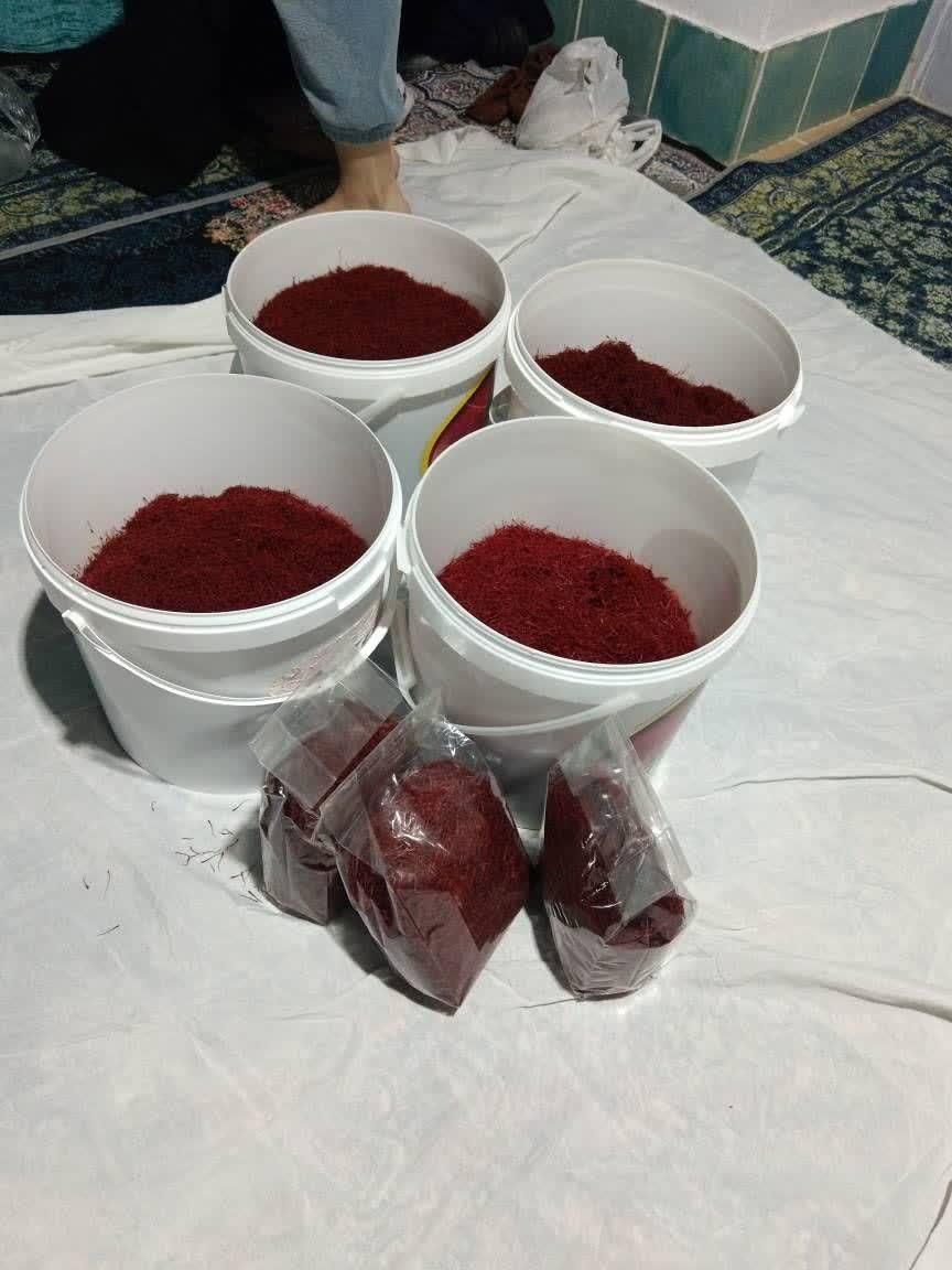 زعفران نمونه دستچین به شرط خالص بودن|خوردنی و آشامیدنی|تهران, بوستان ولایت|دیوار